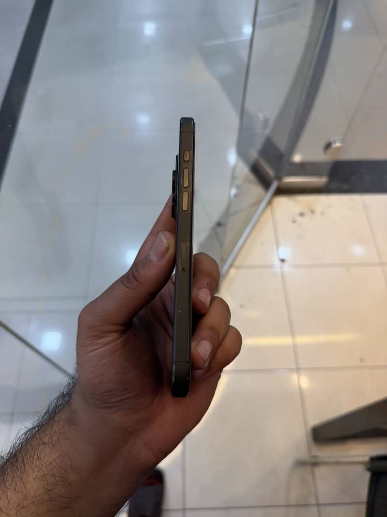 Apple iPhone 15 Pro Max 3