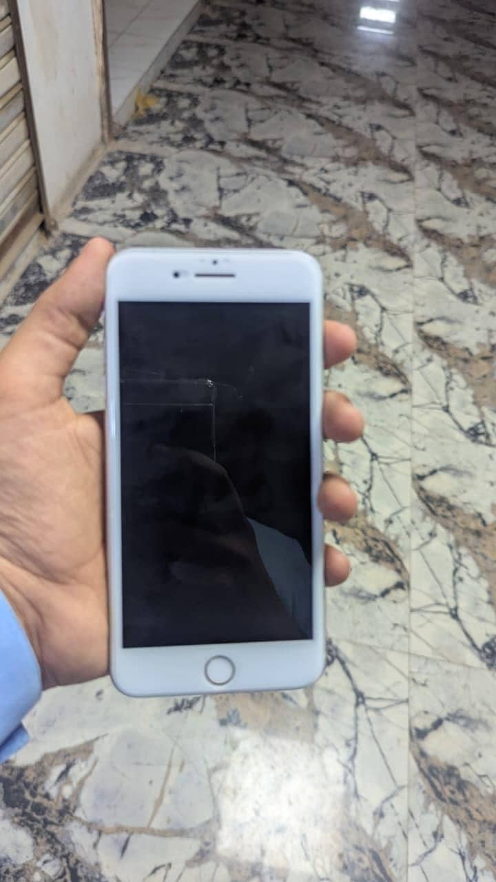 Apple iPhone 8 Plus 1