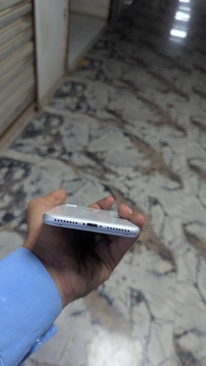 Apple iPhone 8 Plus 4