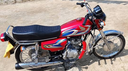 Honda 125 Bike Red Color