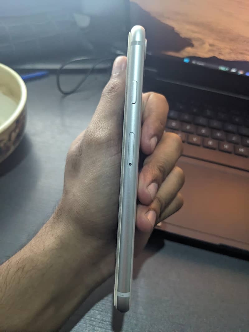 Apple iPhone 8 3