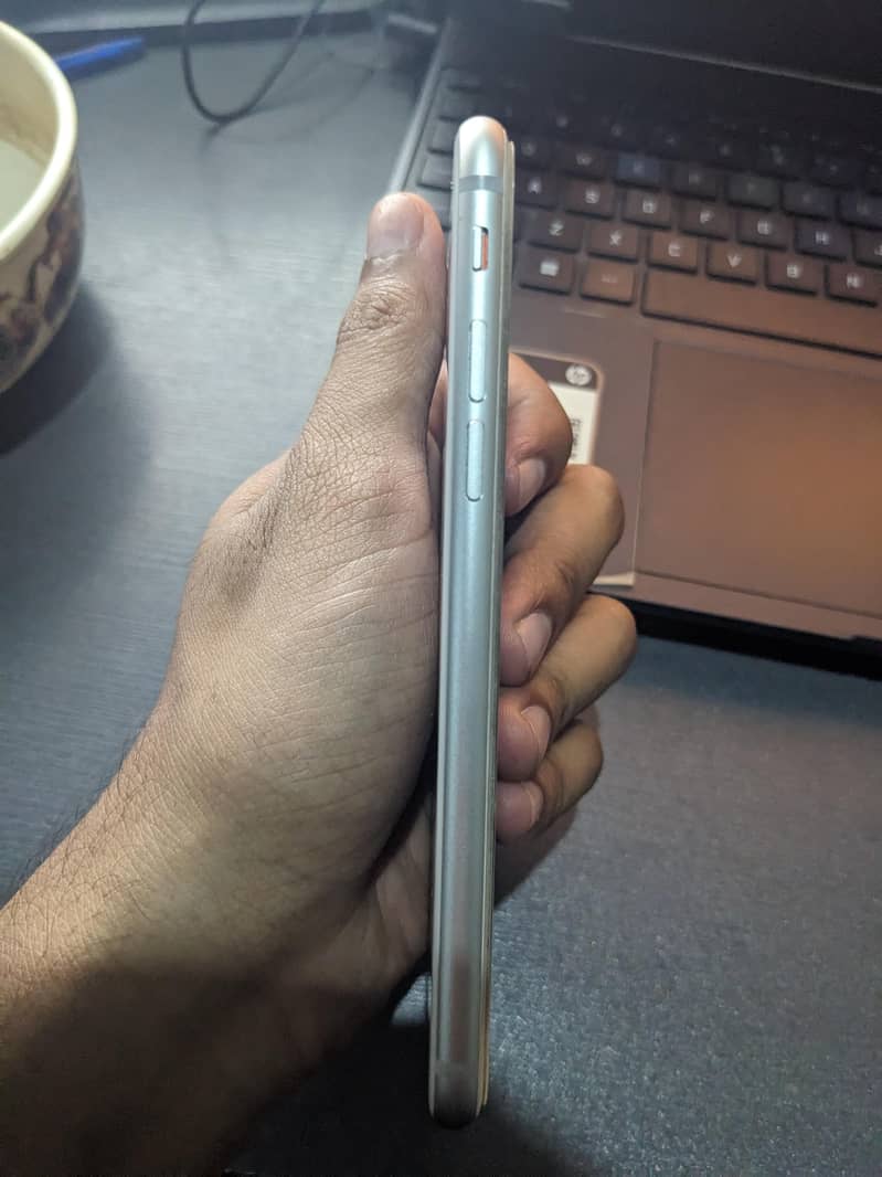 Apple iPhone 8 4