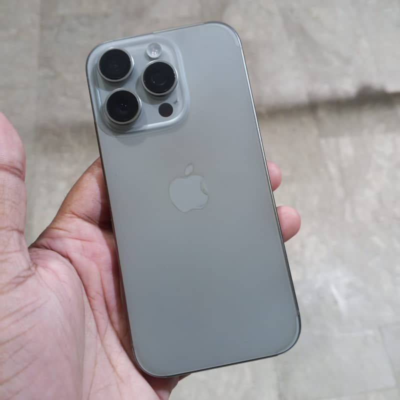 Apple iPhone 16 Pro 0