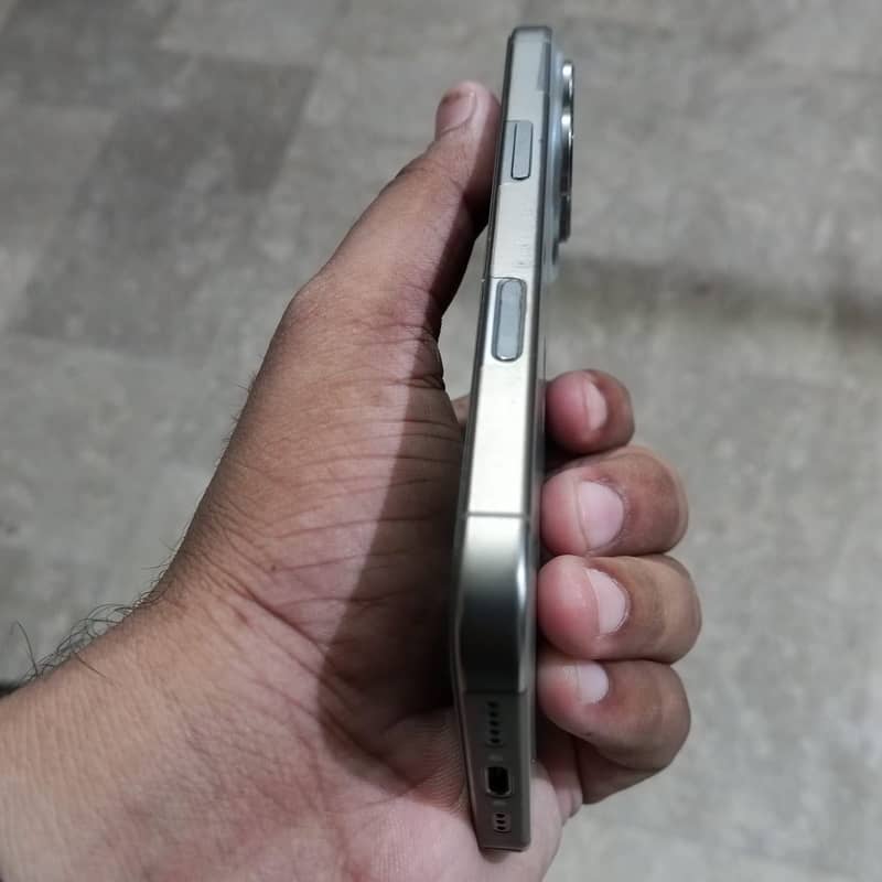 Apple iPhone 16 Pro 5