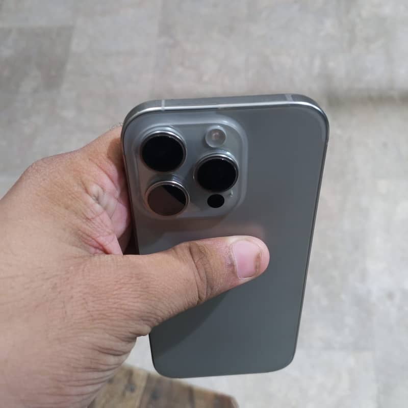 Apple iPhone 16 Pro 6