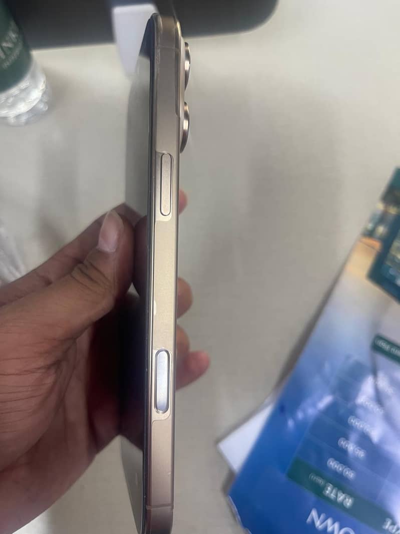 Apple iPhone 16 Pro Max 6
