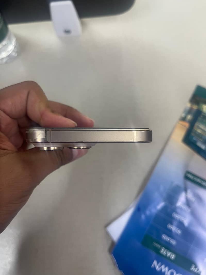 Apple iPhone 16 Pro Max 8