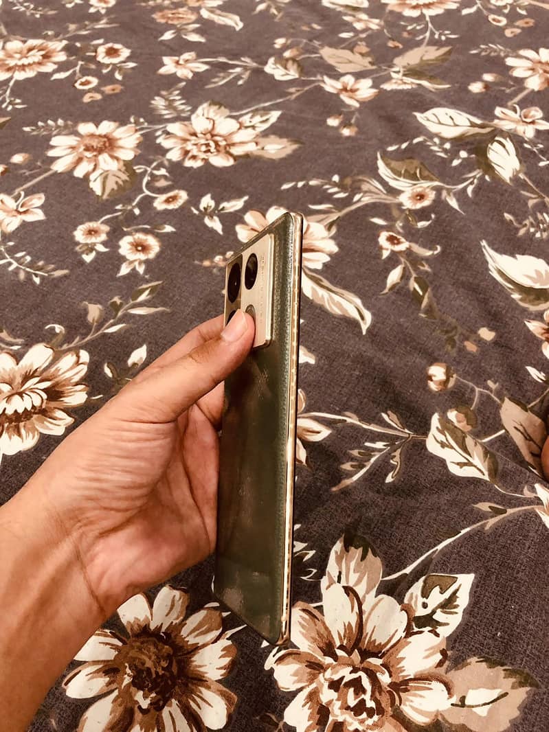 Infinix Note 40 Pro 4