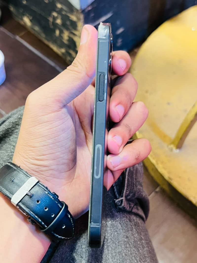 Apple iPhone 12 1