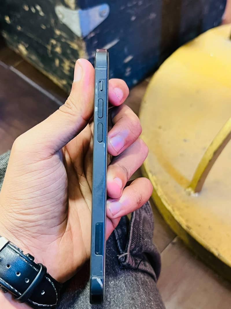 Apple iPhone 12 3