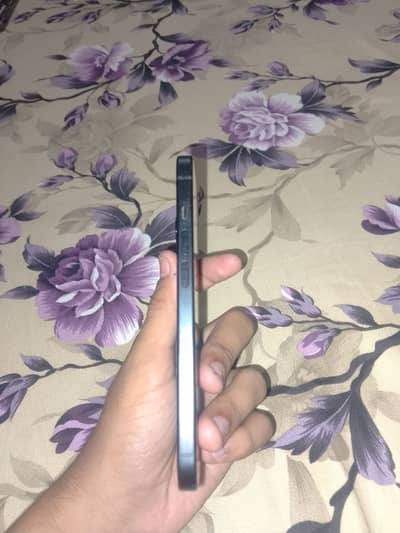 Apple iPhone 15