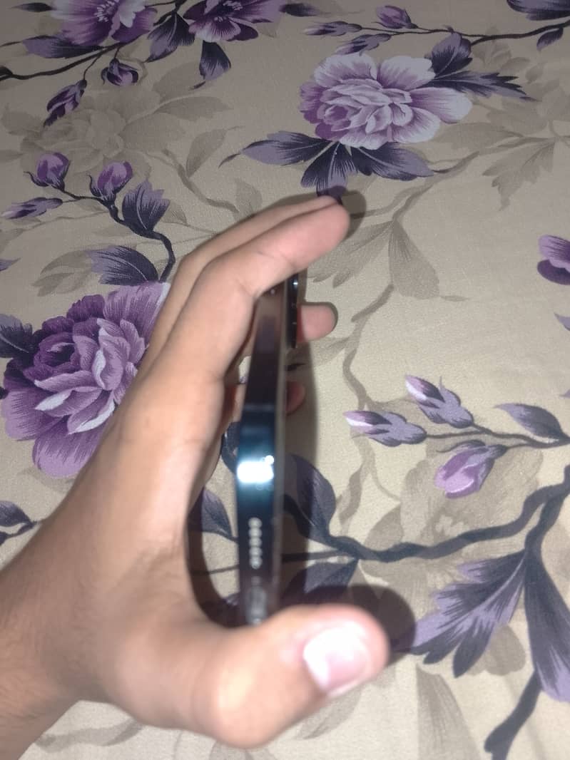 Apple iPhone 15 4