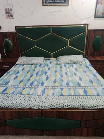miner damaged back side of bed. . . . Slider Almirah and dressing tabel