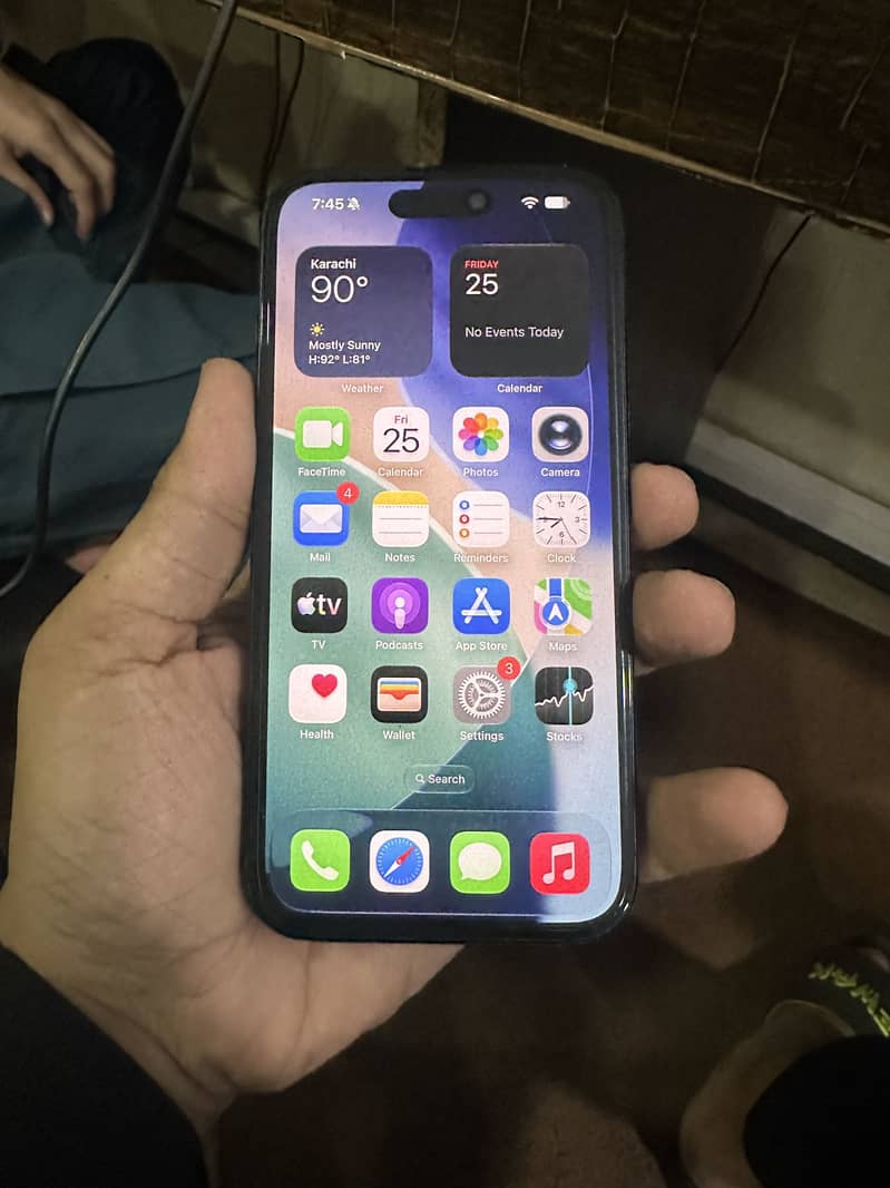 Apple iPhone 16 4