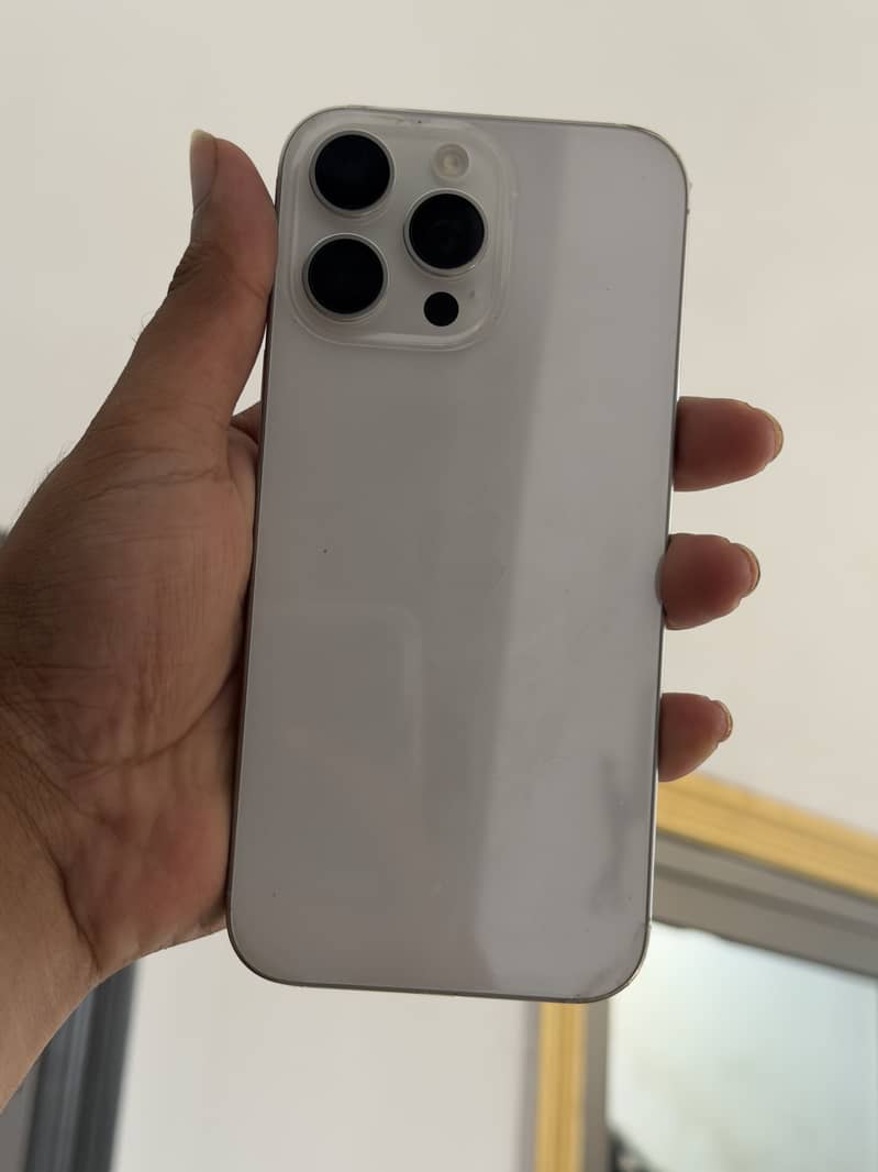 Apple iPhone 16 Pro Max 0