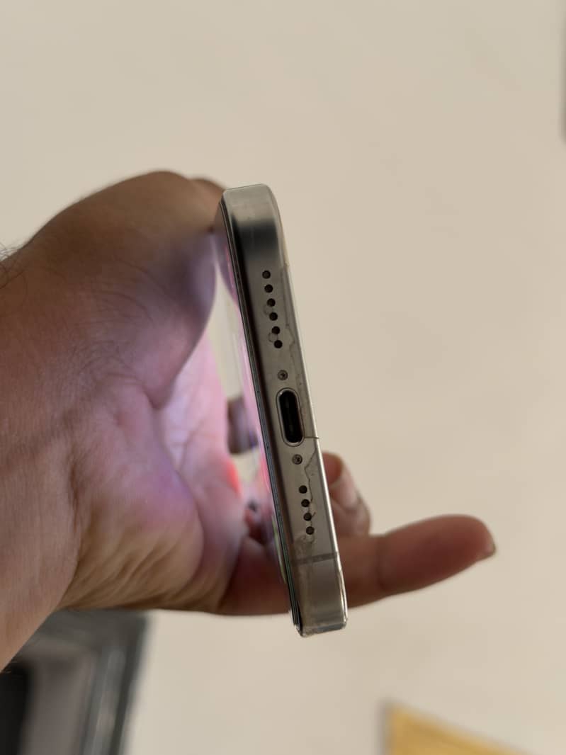Apple iPhone 16 Pro Max 1