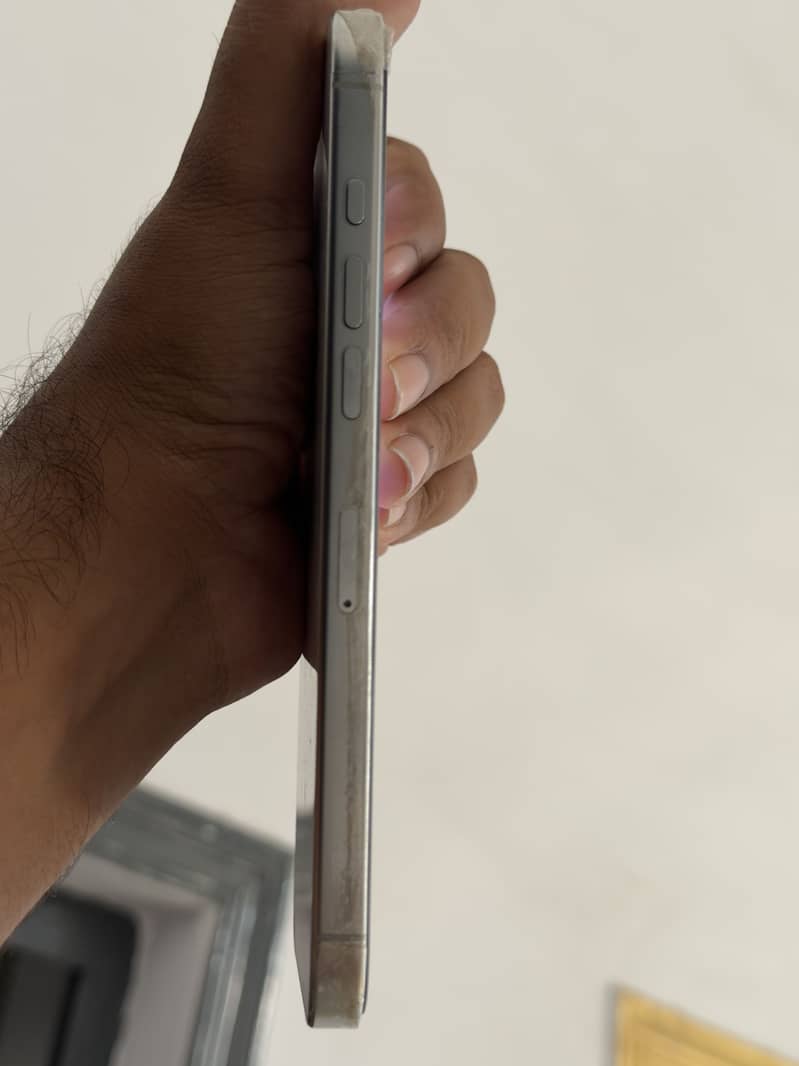 Apple iPhone 16 Pro Max 2