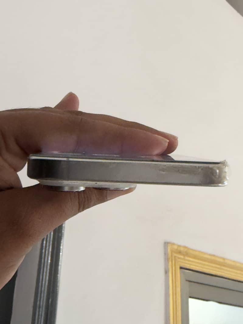 Apple iPhone 16 Pro Max 3