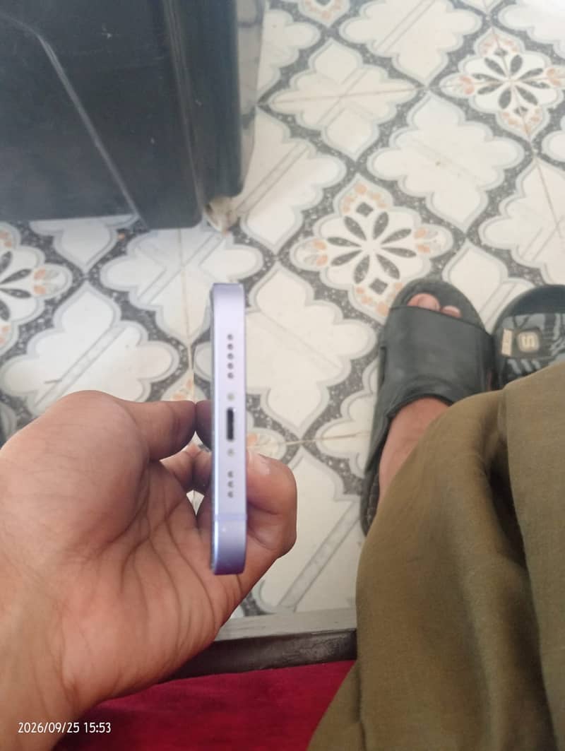 Apple iPhone 12 4