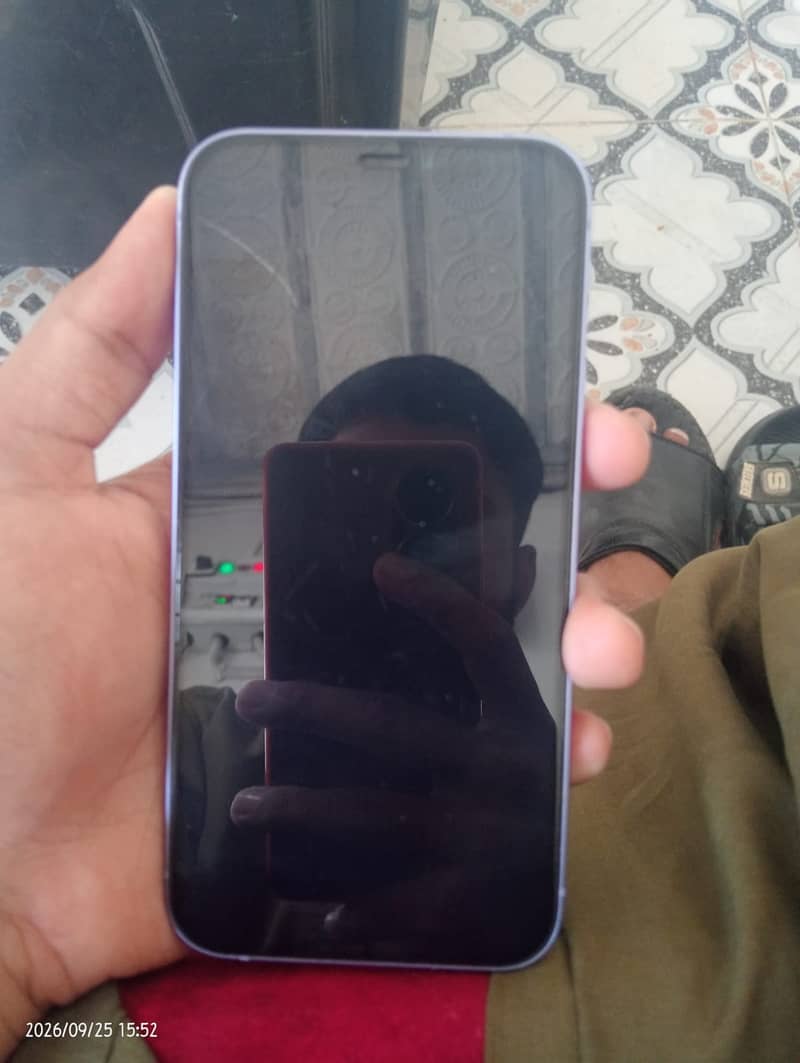 Apple iPhone 12 6
