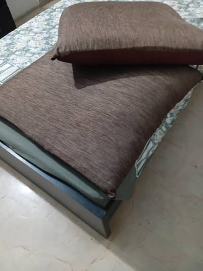 2 floor cousion large with gao pillow with velvet cover