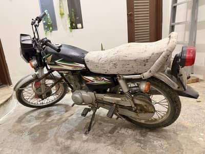 Black Honda 125, 2016 Model