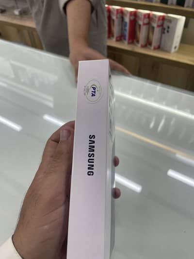 15 days use A17 Samsung mobile agrent sell black color