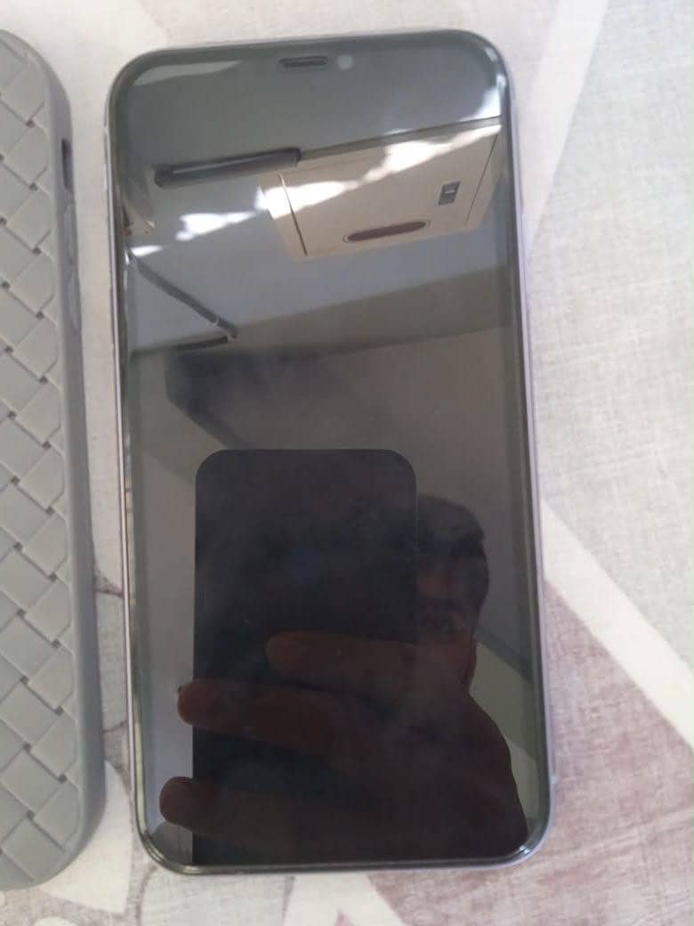Apple iPhone 11 4