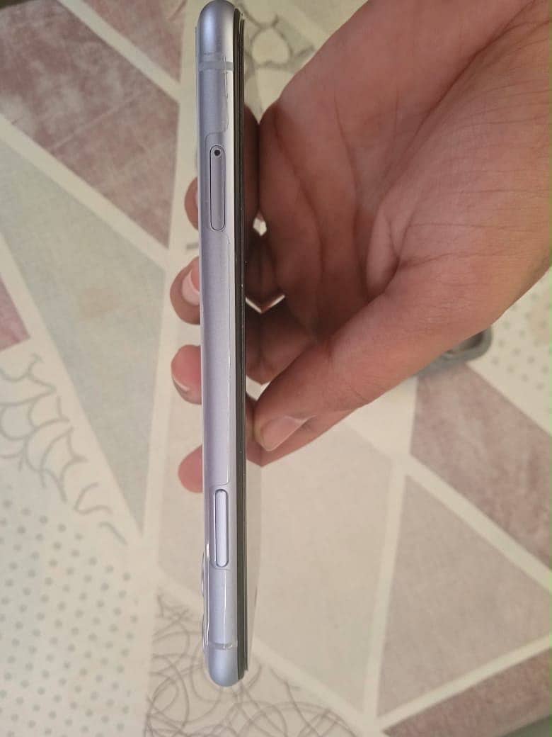 Apple iPhone 11 7