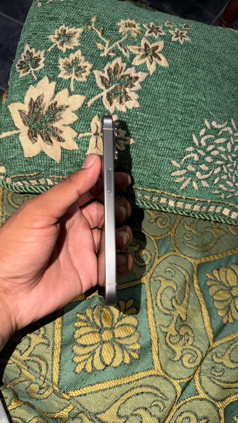 Apple iPhone 15 Pro 5