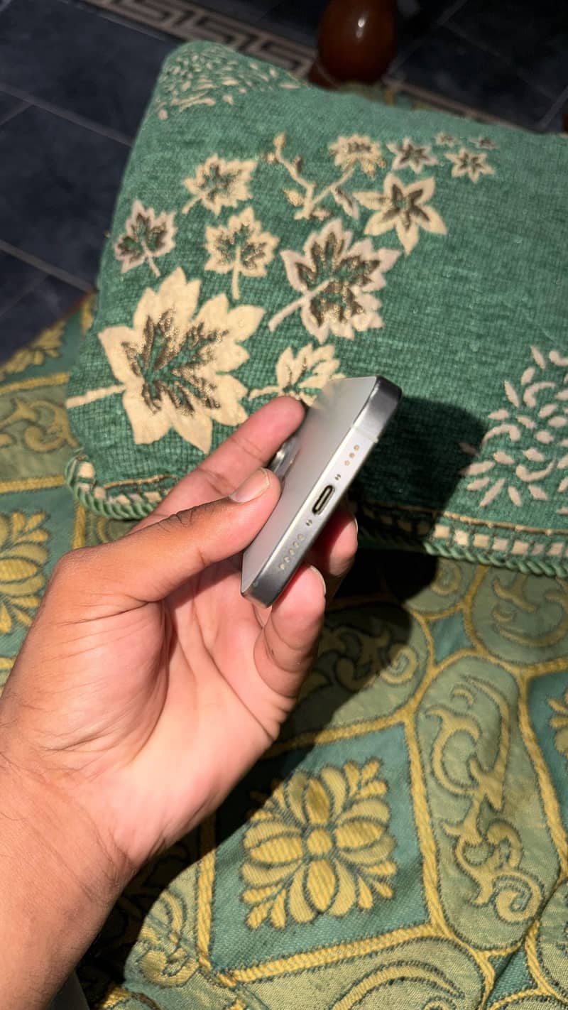 Apple iPhone 15 Pro 6