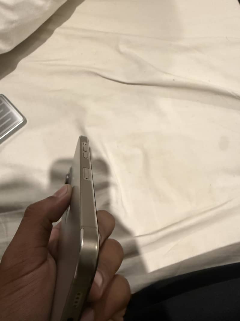 Apple iPhone 15 Pro Max 1