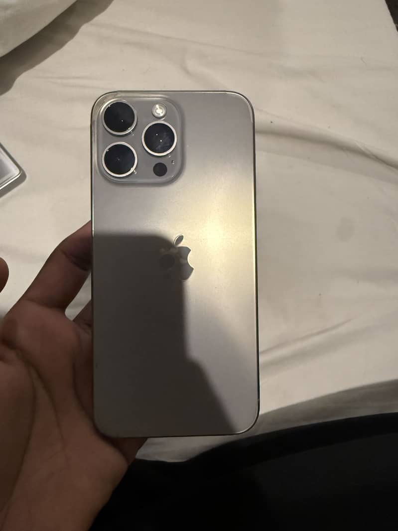 Apple iPhone 15 Pro Max 4