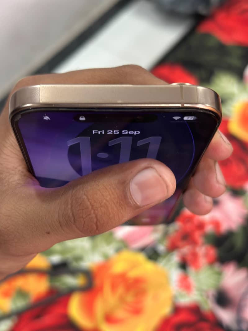 Apple iPhone 16 Pro 3
