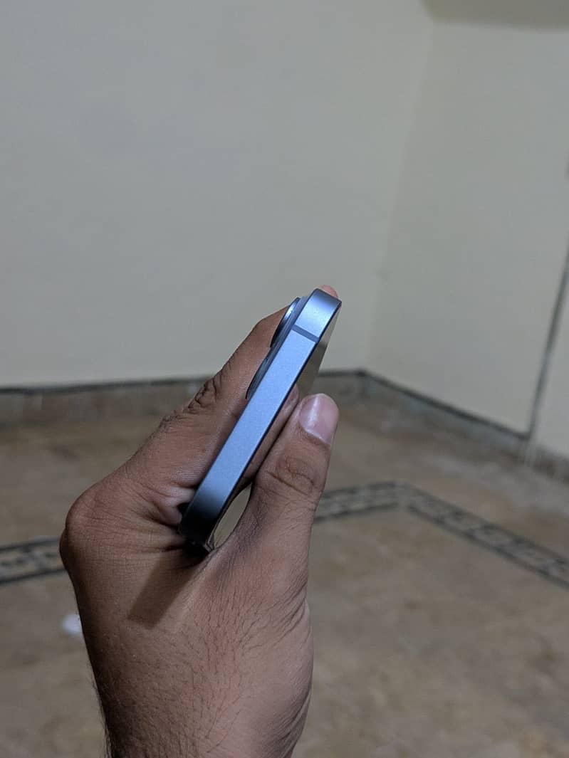 Apple iPhone 14 3