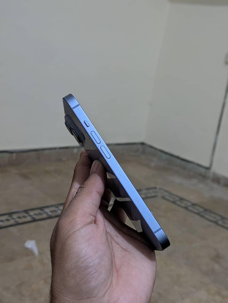 Apple iPhone 14 4
