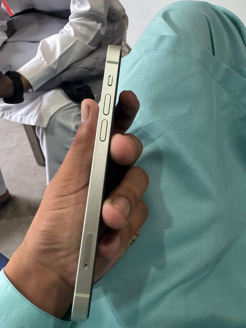 Apple iPhone 12 3