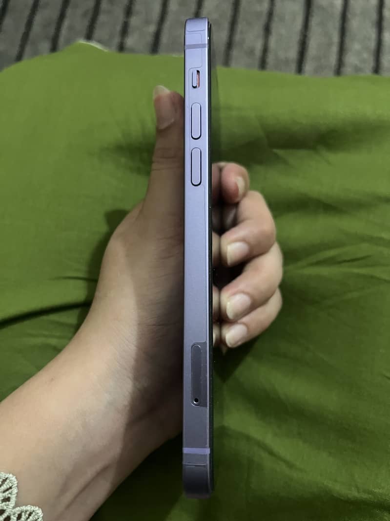 Apple iPhone 12 3