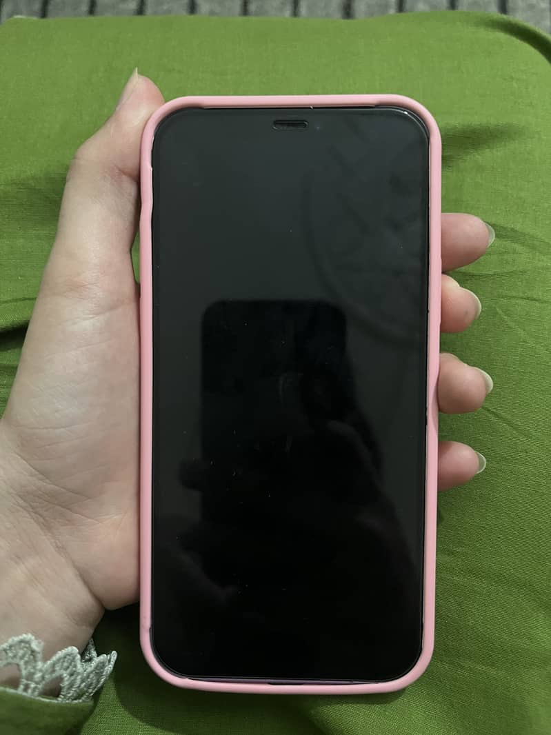Apple iPhone 12 4