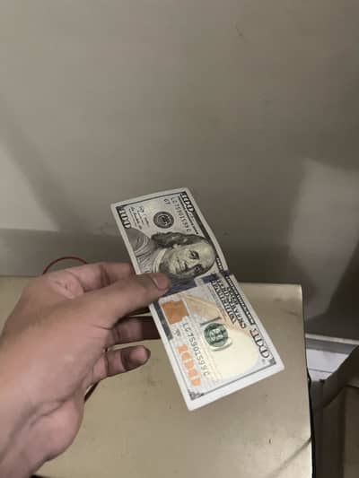 100 Dollars