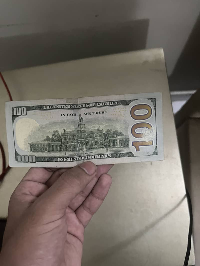 100 Dollars 1
