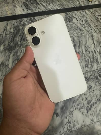 Apple iPhone 16