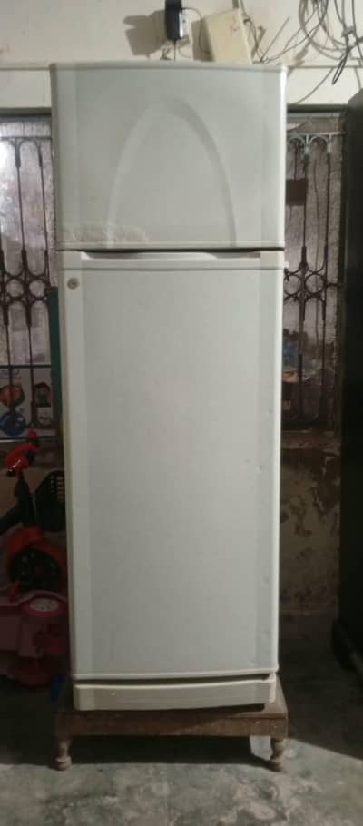 Fridge with stablizer