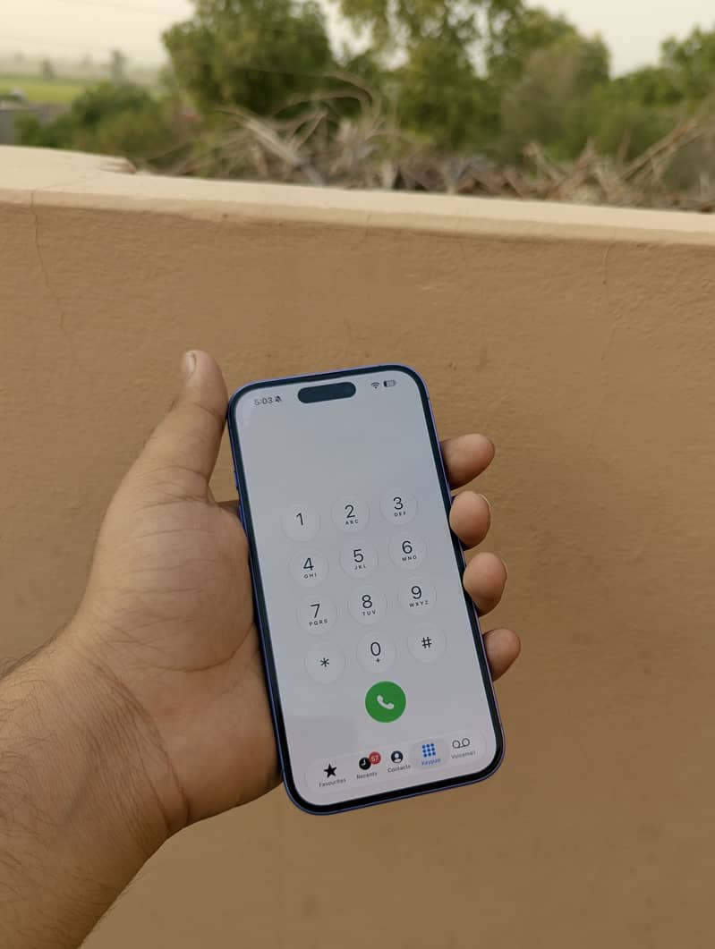 Apple iPhone 16 1