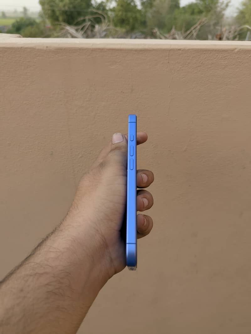 Apple iPhone 16 2
