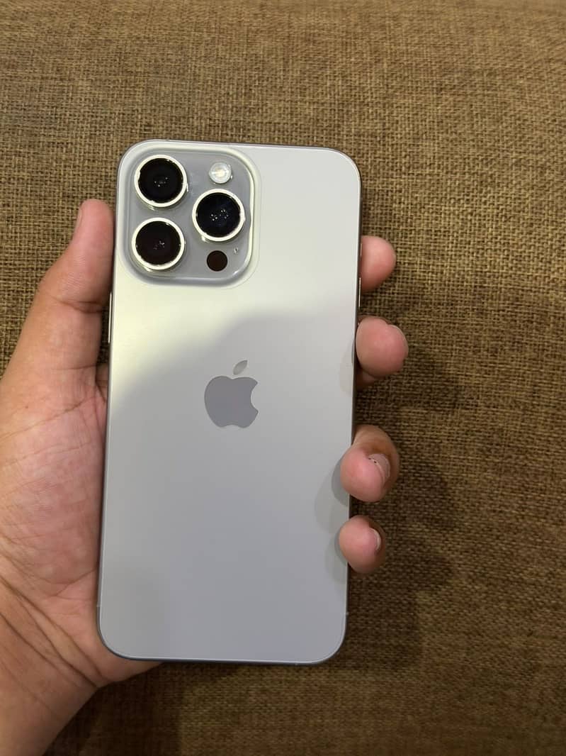 Apple iPhone 15 Pro Max 1