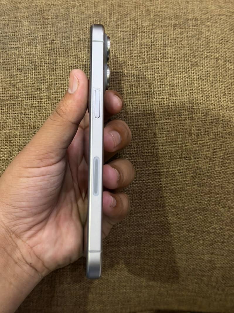 Apple iPhone 15 Pro Max 2