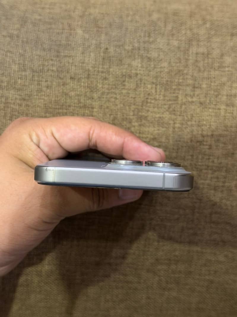 Apple iPhone 15 Pro Max 3
