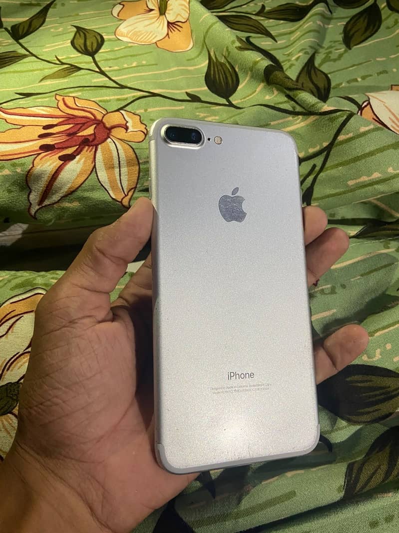 Apple iPhone 7 Plus 1