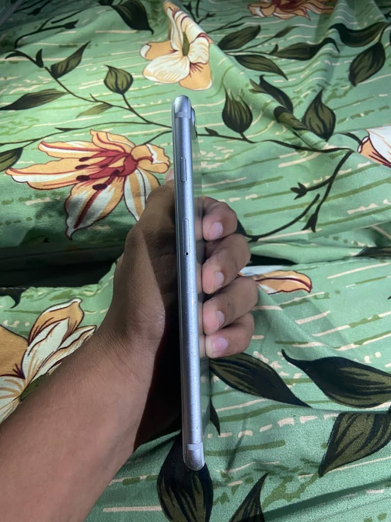 Apple iPhone 7 Plus 2
